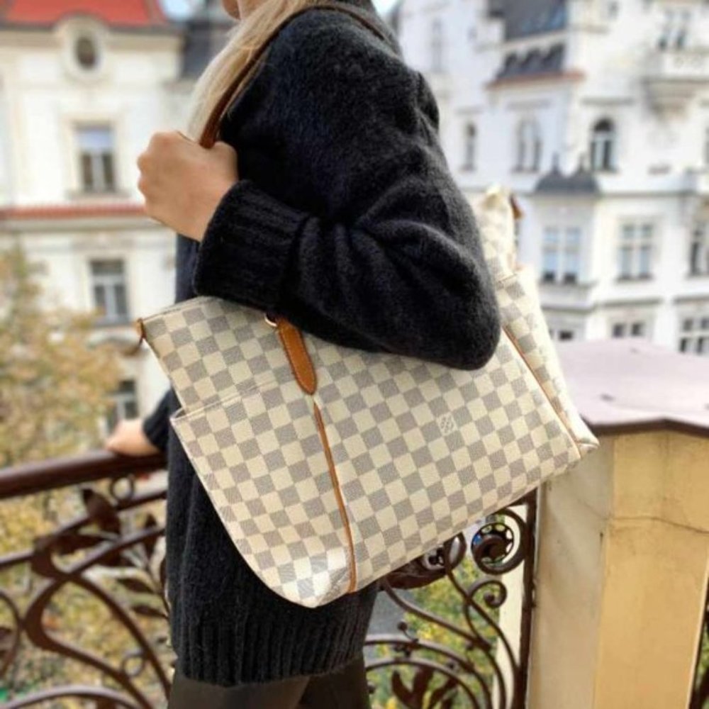 Authentic LOUIS VUITTON Totally MM Bag DAMIER AZUR